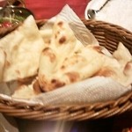 タンドールバル カマルプール - ナン（300円）