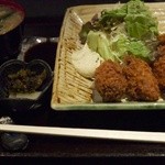 天然魚と七輪焼き 隠れ居酒屋 雑魚や - 広島産カキフライ