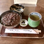 納言志るこ店 - 田舎しるこ
            年季の入ったトレー＆器は歴史を感じます