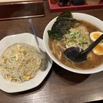Ramen Toma Ya - 醤油ラーメンとチャーハン(セット)