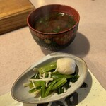 寿司一 - 海鮮丼（味噌汁、小鉢付き）
            900円