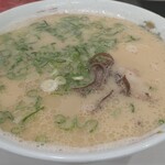 長浜ラーメン 一心亭 - ね！スープ並々っす♪