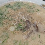 長浜ラーメン 一心亭 - ゴマの上にコショー(๑´ڡ`๑)