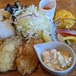 Tonkatsu Cafe Rokubei - 季節限定の牡蠣フライ
