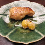 青山　仁 - 焼物はのどぐろ。銀杏とむかごの胡桃和えが添えられて。