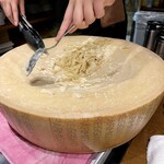 伊樽飯酒場バルバル - チーズパスタの混ぜ混ぜ！