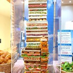 Antenoru - 展示してあったあべのハルカスを模したサンドイッチの食品サンプル