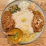 ハルダモンカレー - A(Chicken curry (Musui))+B(Beef suji kashmir curry)+C(Dashi seafood curry) ライス多め