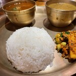 ネパールステーション - ダルバットセット 880円