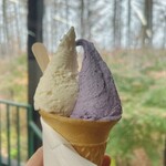 Matsubokkuri - りんごフレーバーとブルーベリーフレーバーのダブルをお店の2階。