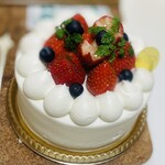 Patisserie Renoir - 生クリームのデコレーションケーキ 4号