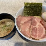 らぅめん考房 ありがた屋 - 「濃厚豚白湯つけ麺（1,000円）」、「麺大盛(150円)」、「半熟味玉子（150円）」、「ローストポーク２枚（350円）」