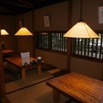 九つ井 - 奥の小上がり。今回はこちらでいただきました。