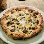 Pizzeria e Trattoria VACANZE NAGONE - 白老牛のクアトロフォルマッジ