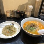 Yourinkaku - 麺セットB定食(坦々麺・ミニ炒飯・餃子5個)¥1100