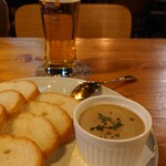 創作ダイニング たべものであそんではいけません - 鹿児島県産赤鶏のレバームース(バケット付)880円