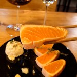 創作ダイニング たべものであそんではいけません - サーモンレアカツ美味しい