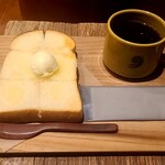 アンモナイトコーヒーマーケット - カルピスバタートーストとハンドドリップ珈琲