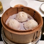 桃花林 - 小籠包も相方にかかると、、、