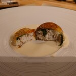 クッチーナ - スズキの旨味とチーズが旨味が濃厚でシッカリと効いてる
      ブールブランソース
      紫蘇で味わいを締められていてこれも旨いねえ❕