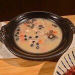 クッチーナ - アクアパッツァのスープはある程度作られてて
      ここにクエを投入し煮てから完成となる