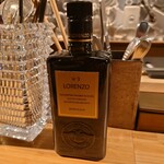 クッチーナ - 使われてるオリーブオイルは
      バルベーラ　ロレンツォ No.3
      エキストラ ヴァージン オリーブオイルとなる