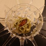 クッチーナ - バジルの爽やかさとお高そうなオリーブオイルの
      味わいと香りにチーズの旨味の厚み感がある