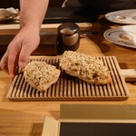 クッチーナ - 切られてる前の地鶏の香草パン粉焼き