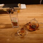 クッチーナ - 紅茶はシンガポールのTWGで用意
      ブラックティ
      アールグレイ
      ダージリン
      パイナップルの香りが華やかにする
      ガーデンウエディング
      パリリッツとのコラボ商品のグリーンティ
      があるとのこと