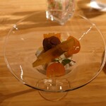 クッチーナ - この柑橘の苦みと甘味
      パンナコッタのミルキーさの後から
      ここに生チョコの甘味が来ると凄く面白い味わいに❕
      
      これは面白いぞっ❕