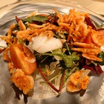 クッチーナ - 爽やかな味わいのオリーブオイルと
      シッカリ目な塩味が付いていて
      リッチなサラダで美味しいよねえ♪