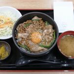 鶴巣庵 - 鶴巣名物 スタミナ丼 930円