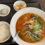 ポム タイ料理 - 