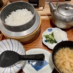 Tonkatsu Wakou - 釜炊きご飯　しじみ味噌汁　お漬物　やかん(お茶)