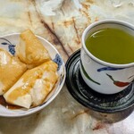 Gakuya - 楽屋餅（お茶付）