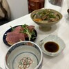 日本酒専門店 ますお - マグロの刺身、もつ煮込み