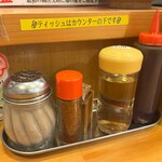 秋葉原ラーメン天神屋 - 卓上のいろいろ