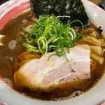らーめん研究所 - 醤油 大盛 1,090円   ※写真中盛 別皿で大盛分
4番 豚骨×鶏×魚介 細麺/低加水分解/ストレート