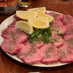 万正 - ニンニクたっぷりの塩タン♪