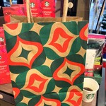 スターバックス・コーヒー - ショッパーもクリスマスイメージへ？