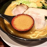 名古屋コーチンラーメン はなれ - ガツンと濃厚なスープ