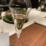 Beef Atelier うしのみや東京 - 一杯目: フランチャコルタ