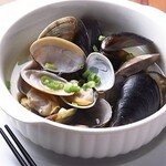 Steamed large clams with sake