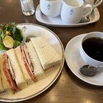 馬車道十番館 - 