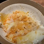 Beef Atelier うしのみや東京 - 温泉玉子をかけて贅沢な卵かけご飯の出来上がり！