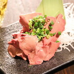 Red chicken liver sashimi (low temperature cooking)