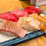 Sushi Sakaba Sashisu - 本マグロ三昧 583円、炙り物三昧 627円