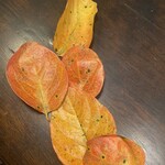 OTOTO JET - 柿の葉を持って