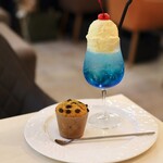 Muffin&Bowlscafe CUPS - フロート＆マフィン ブルークリームソーダ＋パンプキンチョコチップ