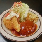 Miraku - Bランチのメイン料理（ハンバーグ、クリームコロッケ、海老フライ、鶏唐揚げ）